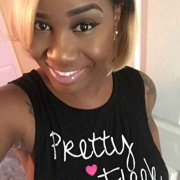Meet your Posher, Sekayi - Picture 1 of 1