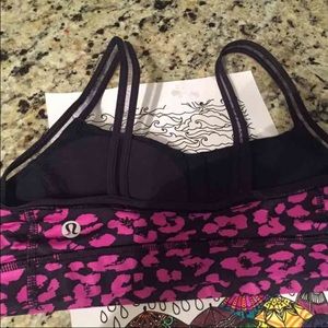 NWOT Lululemon sports bra. Cross listed on M