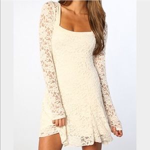 🐩Free People White Lace Dress with long sleeves🐩