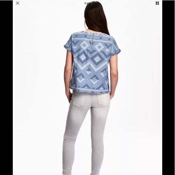 Old Navy chambray top in geo print - Picture 2 of 4
