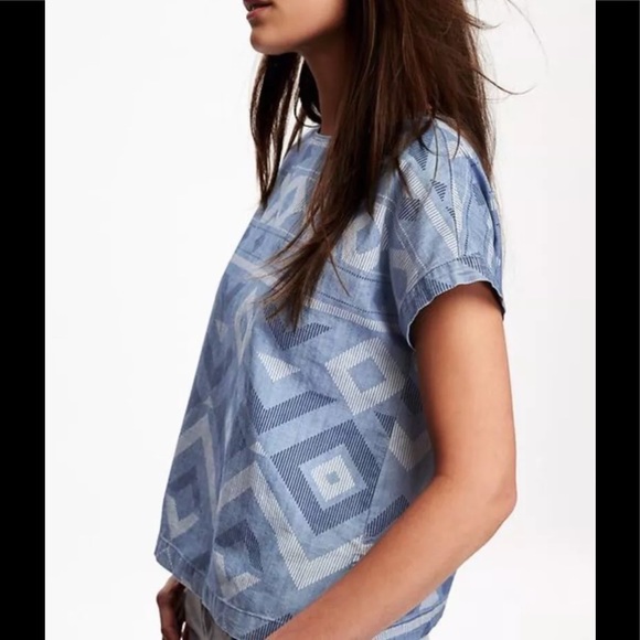 Old Navy chambray top in geo print - Picture 3 of 4