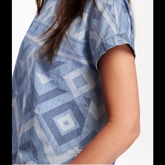 Old Navy chambray top in geo print - Picture 4 of 4