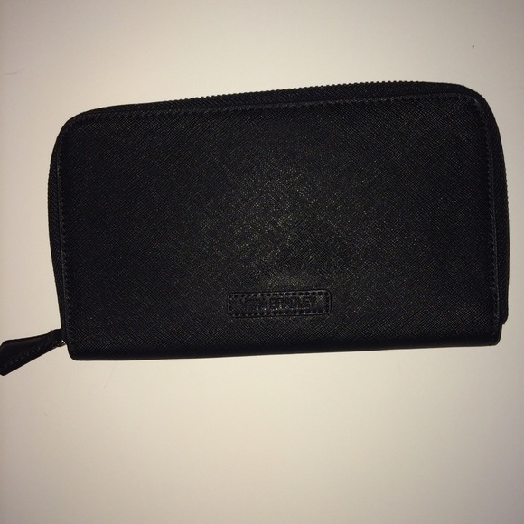 Vera Bradley Accordion Black Zip Around Wallet NWT