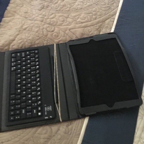 Tablet case and keyboard - Picture 2 of 2