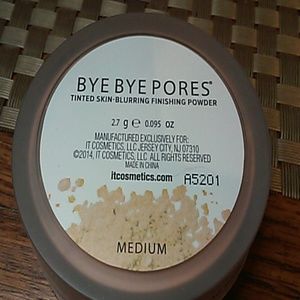 IT cosmetics bye bye pores finishing powder