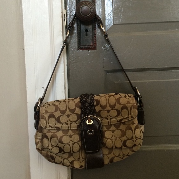 Coach Handbags - Medium sized authentic Coach bag. FINAL PRICE‼️