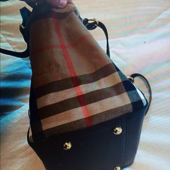 Burberry handbag - Picture 1 of 4
