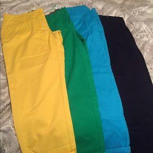 Brand new Crown and Ivy size 4 kapris. Never worn.