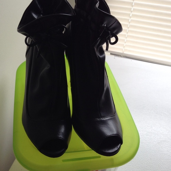Carlos Santana Heels