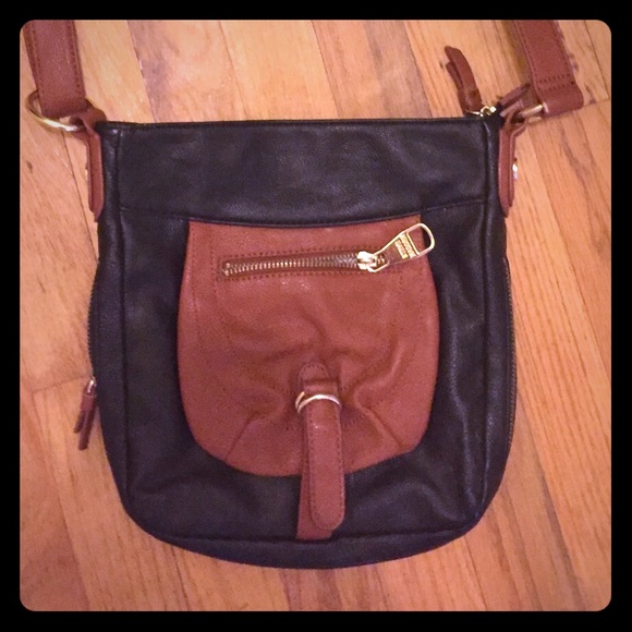 *Like new* Steve Madden expandable crossbody