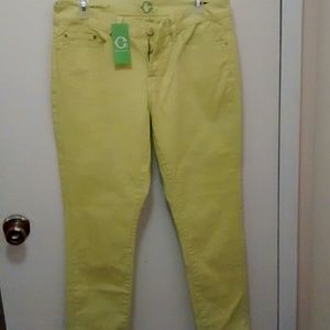 C.Wonder Cropped Jeans
