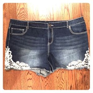 Lace side denim shorts