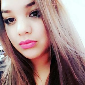 Meet your Posher, Larissa