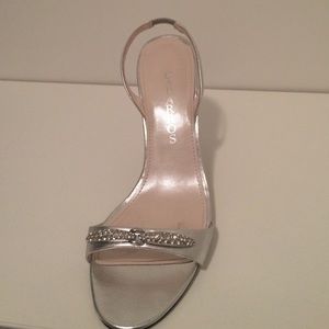 7 1/2 silver heel
