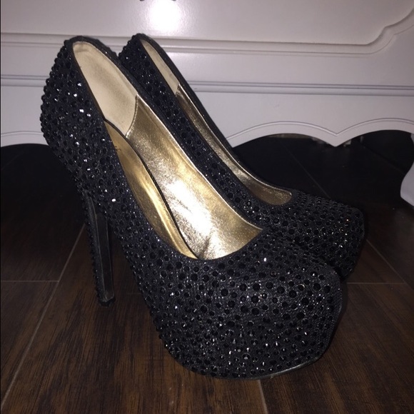 Black high heel pumps