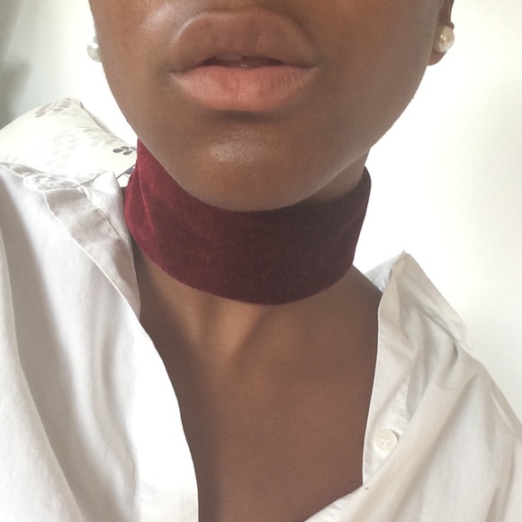 Velvet choker