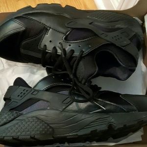 Black Huaraches