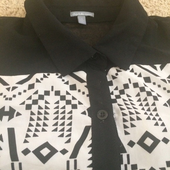 Sleeveless button up - Picture 2 of 2