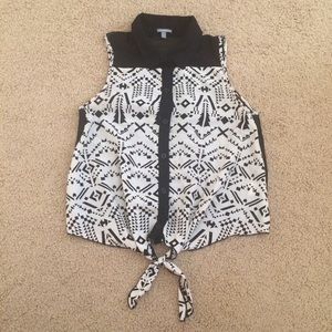 Sleeveless button up