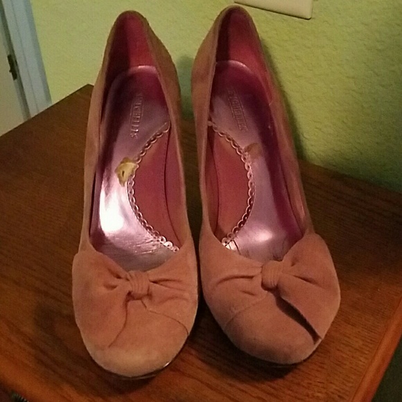 Lavendar suede pumps