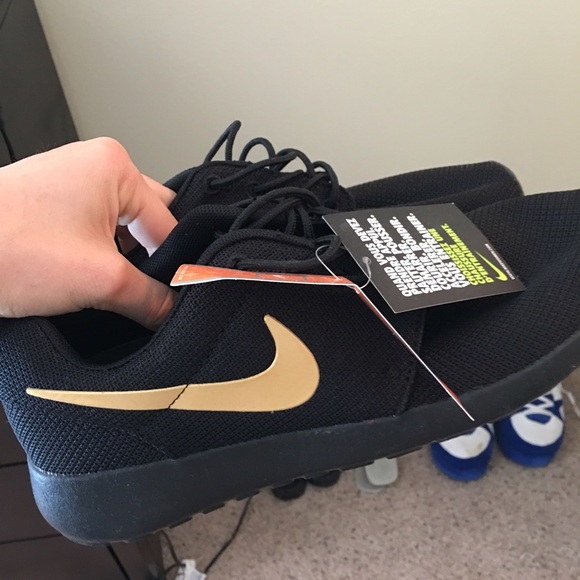 Pair of Nike rosche runs