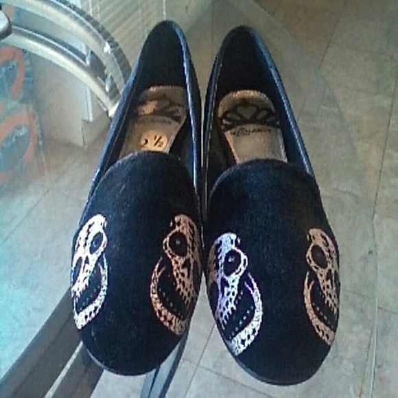 FERGALICIOUS VELVET SKULL HEAD LOAFERS BLACK 5 - Picture 2 of 4