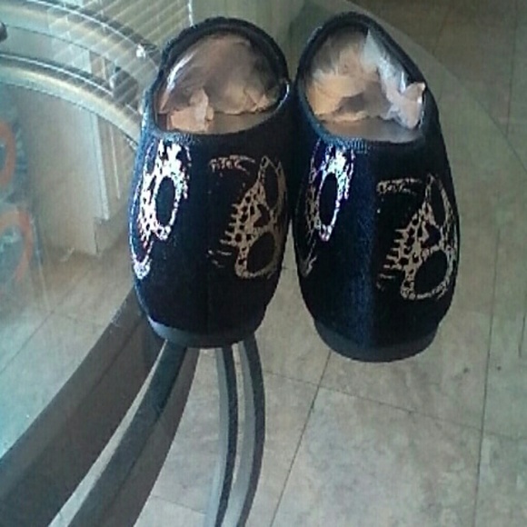 FERGALICIOUS VELVET SKULL HEAD LOAFERS BLACK 5 - Picture 3 of 4