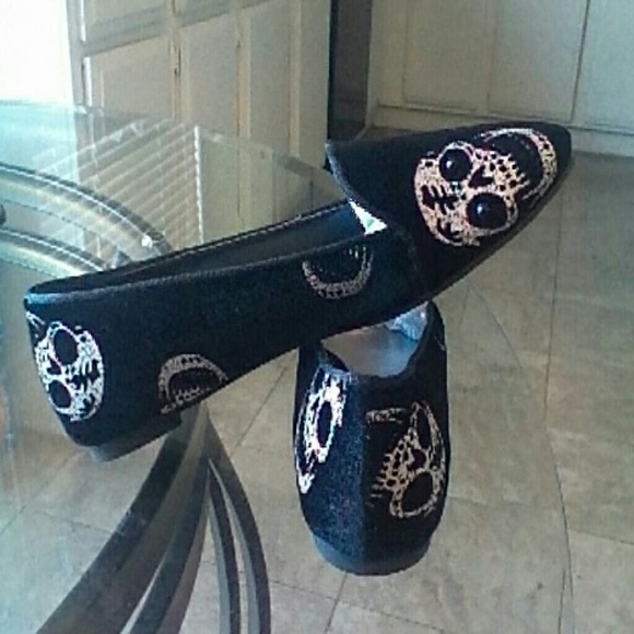 FERGALICIOUS VELVET SKULL HEAD LOAFERS BLACK 5 - Picture 4 of 4