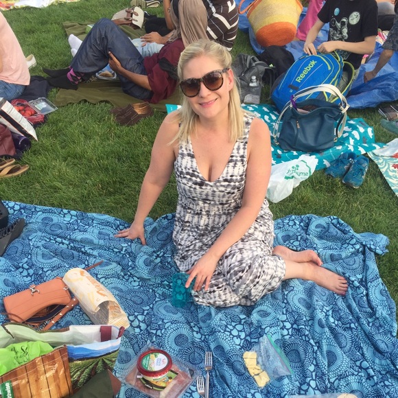 Meet your Posher, Amanda - Picture 2 of 2