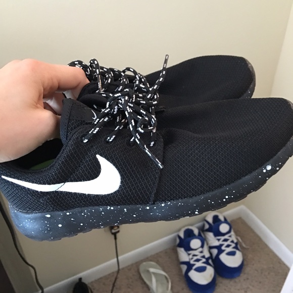 Pair of Nike rosche runs