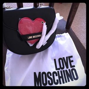 💯Authentic Love MOSCHINO Red heart saddle bag