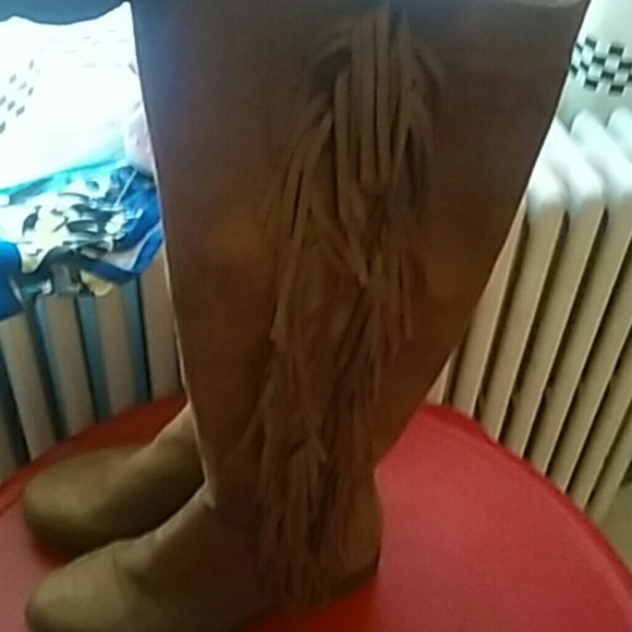 Knee high rider fringe boots
