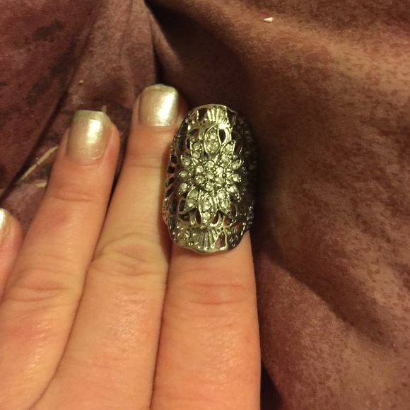 Size 7 silver and CZ ring - Picture 3 of 3