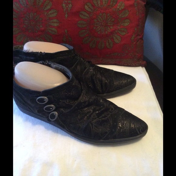 Vega bond  textured booties