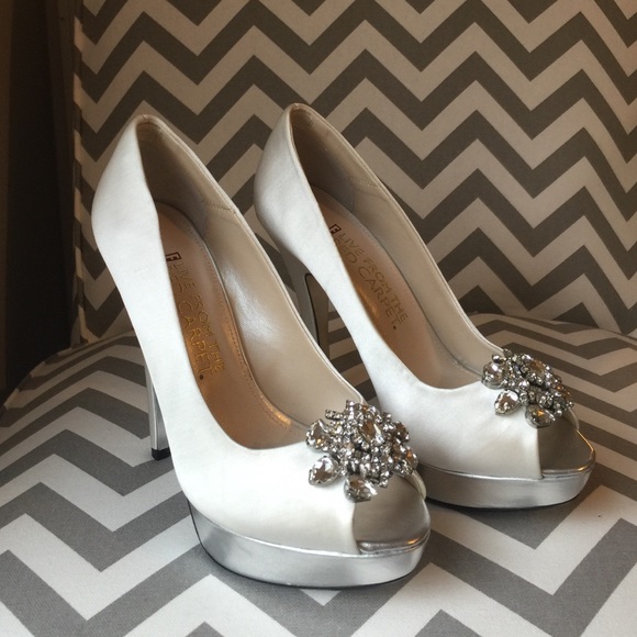 White and Silver E live from the Red Carpet Shoes