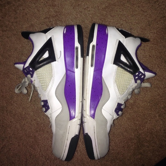 Air Jordan Retro 4. - Picture 2 of 3