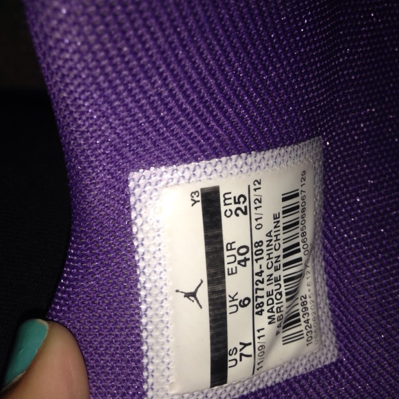 Air Jordan Retro 4. - Picture 3 of 3