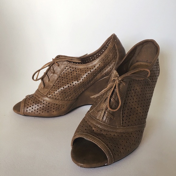 Super cute wedge lace-up peep-toe heels!