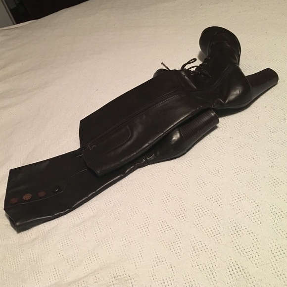 Heeled Zipp up boots - Picture 4 of 4