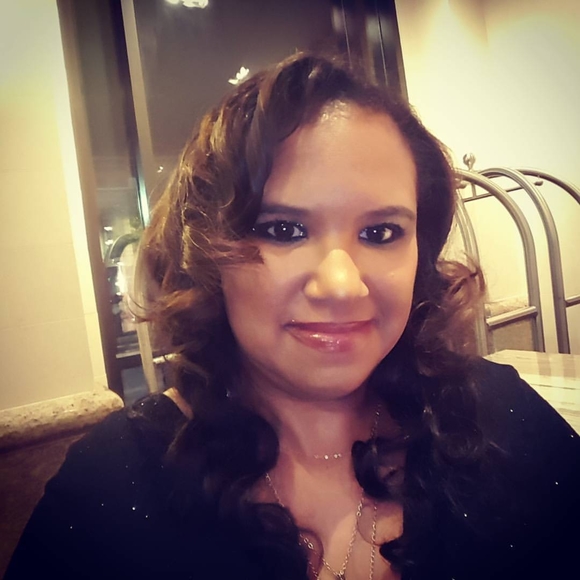 Meet your Posher, Stephanie