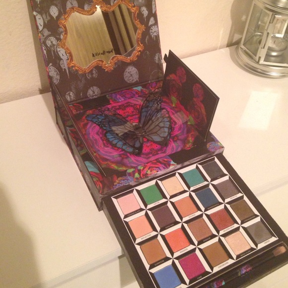 Urban Decay Through the Looking Glass pallet