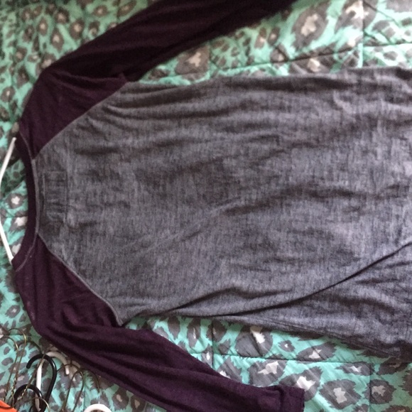 Grey and Maroon American Eagle Baseball Tee - Picture 2 of 2