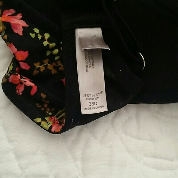 Bras - Picture 4 of 4