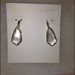 Camelia Gold Kendra Scotts earrings