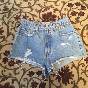🌟SOLD🌟High waisted distressed jean shorts