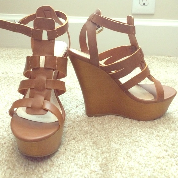 Altar'd State size 6 wedges