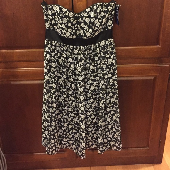 NWT strapless white rose dress