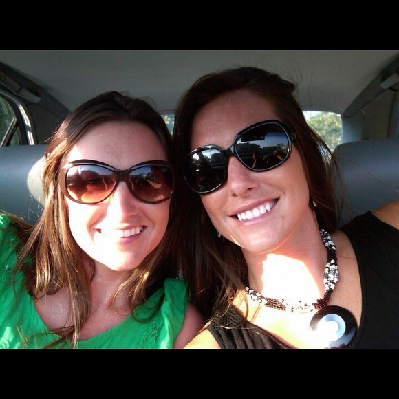 Meet your Posher, Tessa - Picture 1 of 1