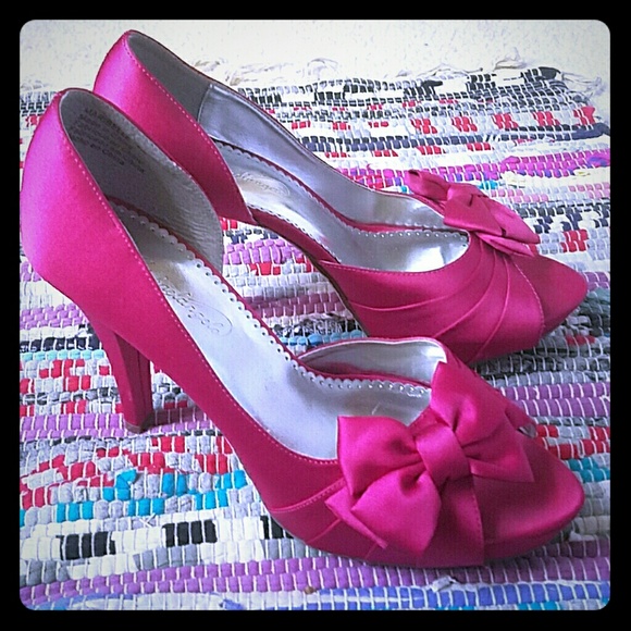 Pink Bow Dressy High heels??