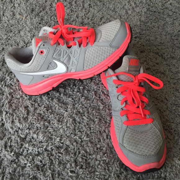 NIKE relentless 2 size 7!